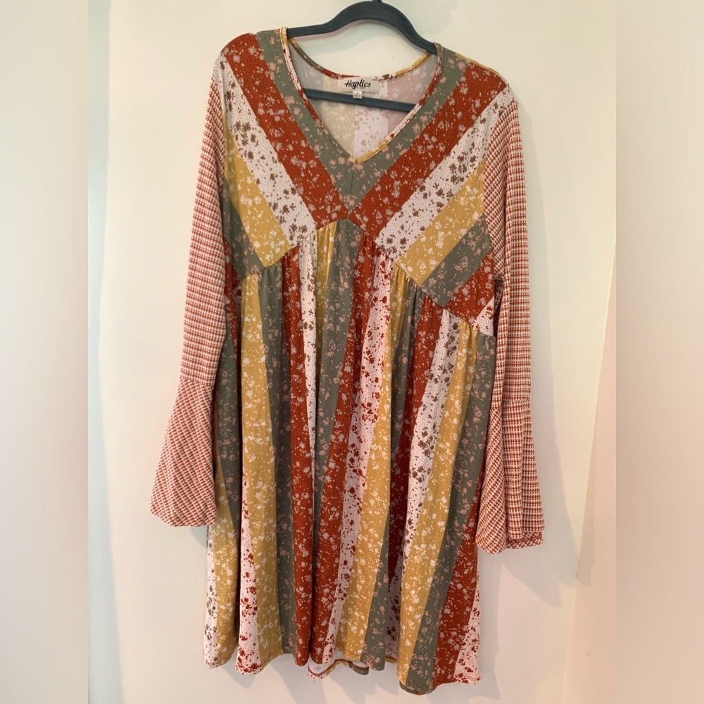 Rust/mustard/cream printed tunic top. Size 1x.